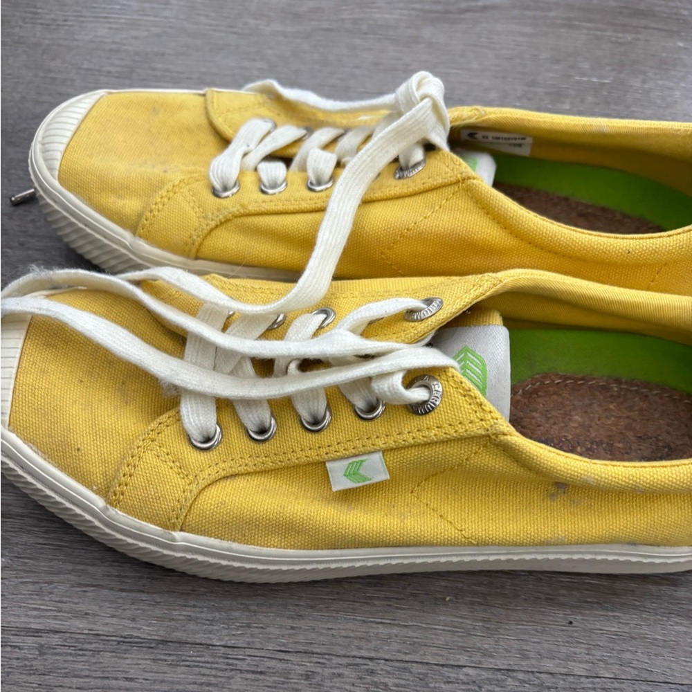 Yellow size 7.5